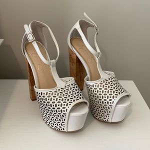 Jessica Simpson White Platform Pumps (Size 7)